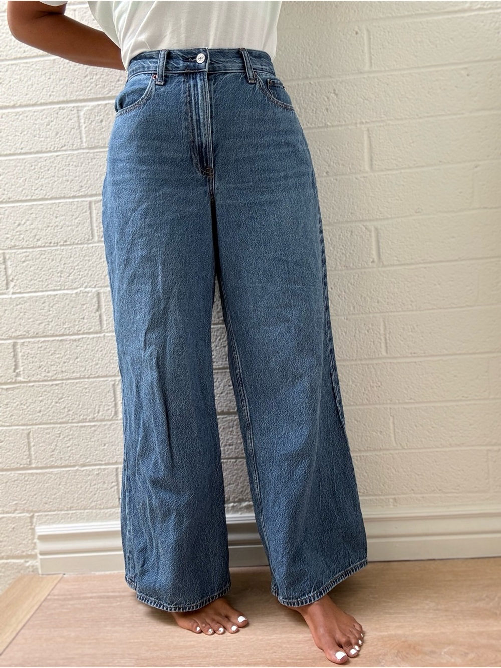 Abercrombie & Fitch The Wide-Leg High-Rise Jeans in Medium Blue